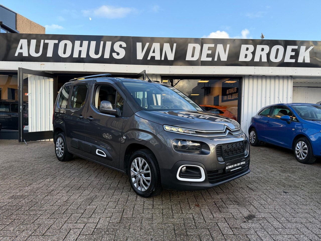 Citroën Berlingo - 1.2 PureTech Feel 5Pers Navi Led Camera Cruise Climate Ctr Pdc Carplay Elek Pakket Nw Apk - AutoWereld.nl