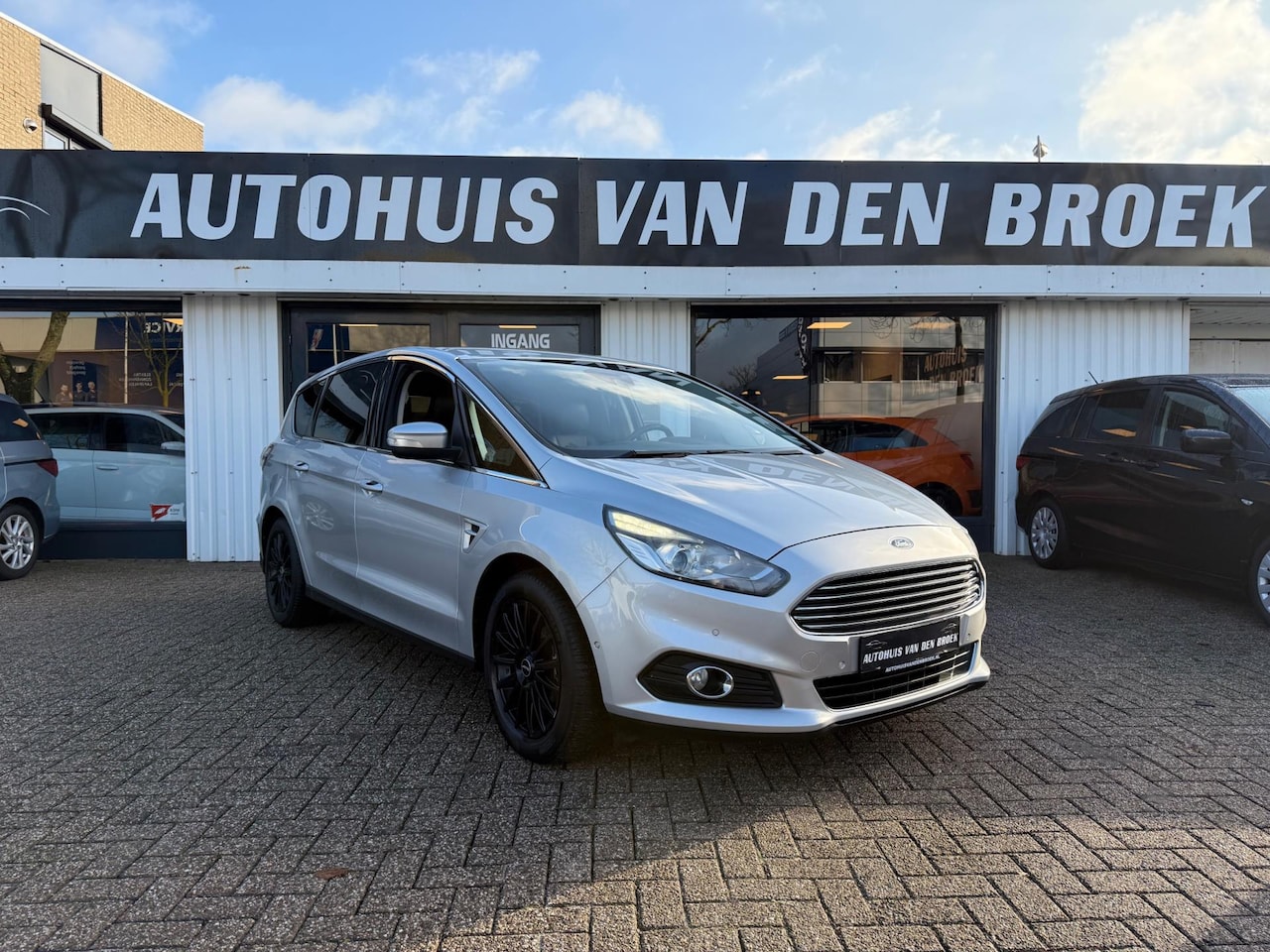 Ford S-Max - 2.0 241Pk 7Pers Autom Navi Leer Cruise Clima Camera Trekh Lmv Elek Pakket Nw Apk - AutoWereld.nl