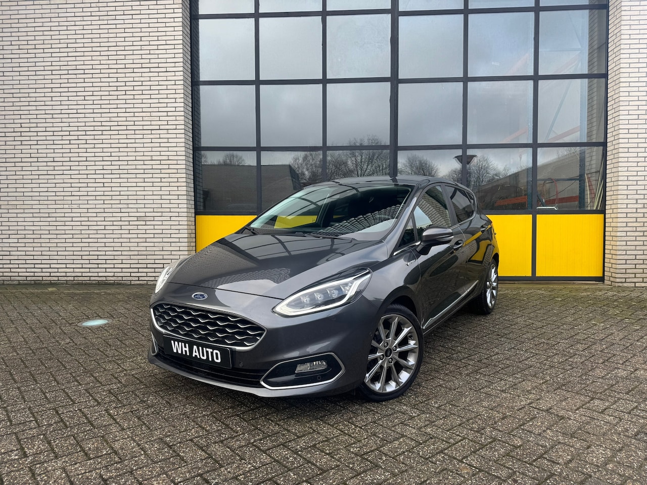 Ford Fiesta - Full options Vignale, led, stoel en stuur verwarming leer & trekhaak !!! - AutoWereld.nl