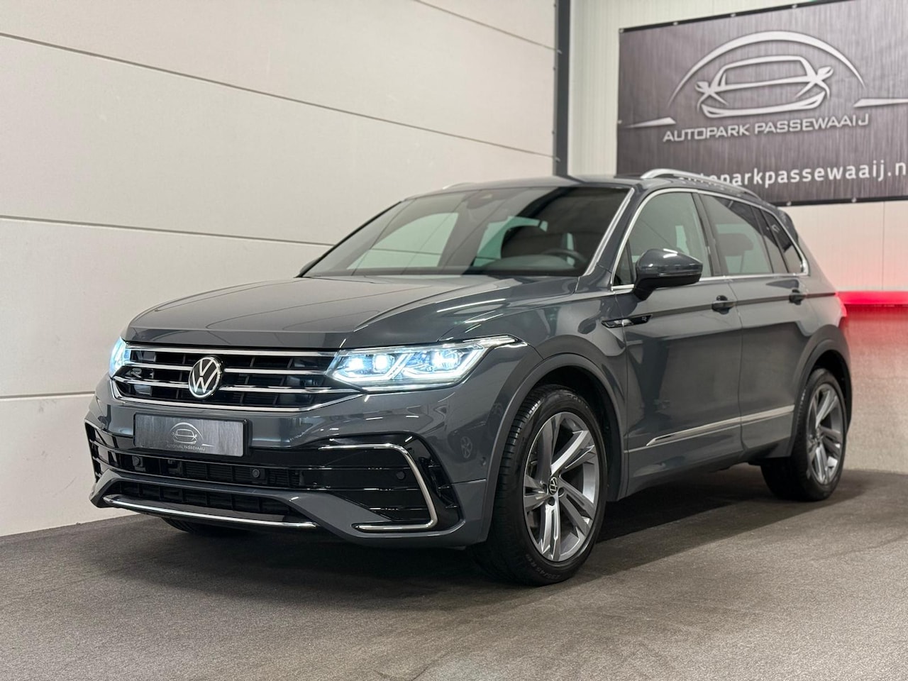 Volkswagen Tiguan - 1.5 TSI R-Line Business+ ACC, Pano, Apple Carplay, Achteruitrijcamera, IQ, Virtual Cockpit - AutoWereld.nl