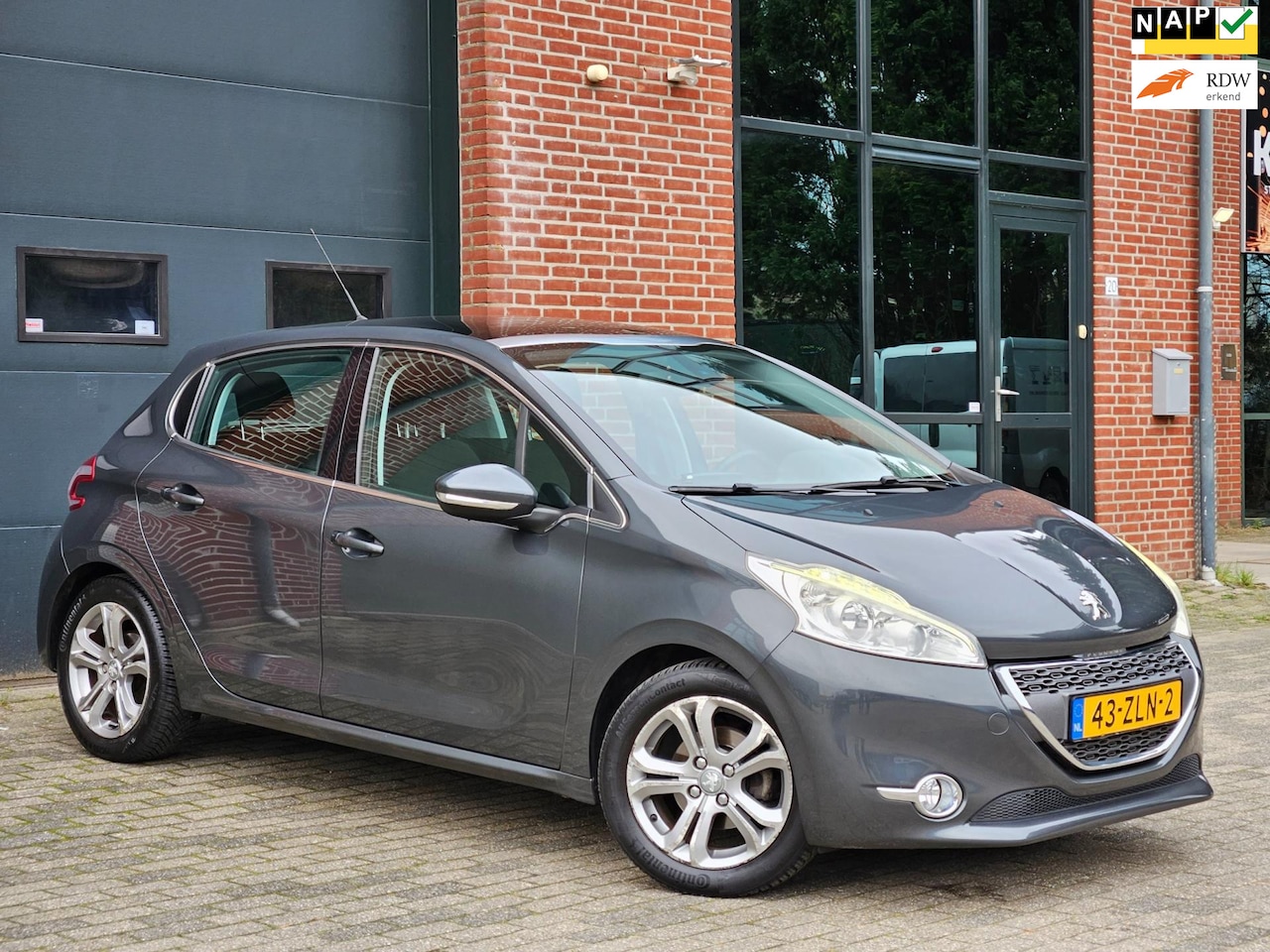 Peugeot 208 - 1.6 VTi Allure Pano|Clima|Navi|Led|Pdc|Lmv|Nap|Boekjes - AutoWereld.nl