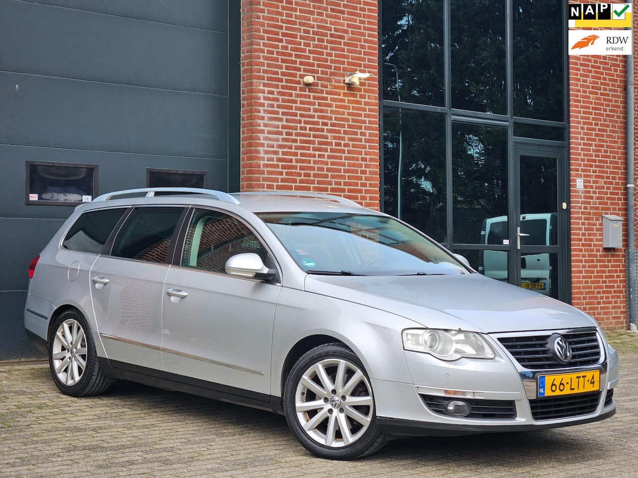 Volkswagen Passat Variant - 1.6 TDI Comfortline BlueMotion Airco|Navi|Cruise|Pdc|Lmv|Nap|Boekjes - AutoWereld.nl