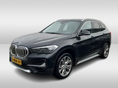 BMW X1 - sDrive20i VDL Nedcar Edition / Trekhaak / Head-up / Sportstoelen / 18'' / Navigatie / Stoe