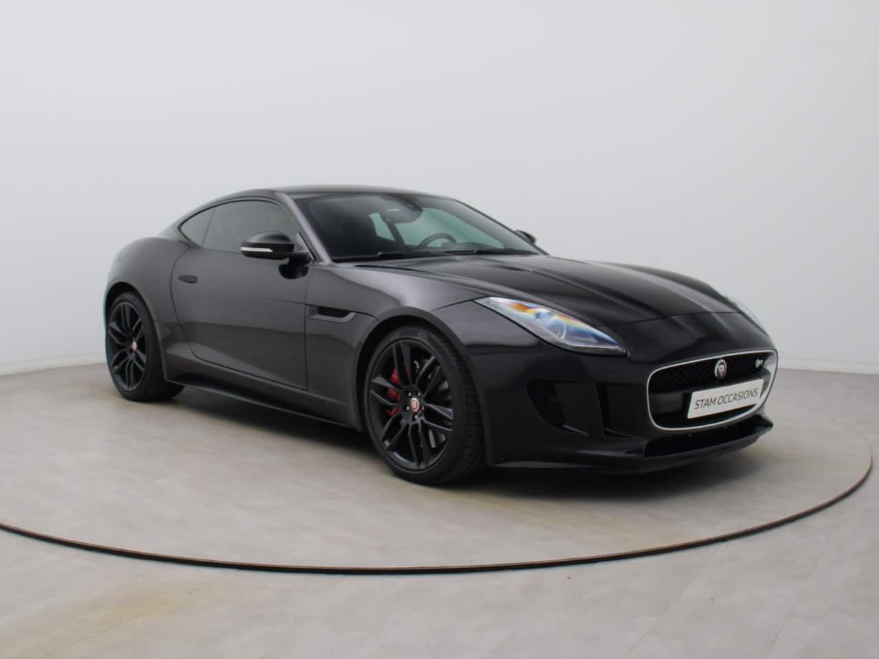 Jaguar F-type - 551pk 5.0 V8 R Coupé Panoramadak | Camera | Meridian | Full Option - AutoWereld.nl