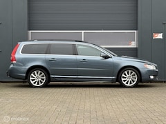 Volvo V70 - 2.0 D4 Geartronic-8 Zeer compleet /Schuifdak/Trekhaak/Sensus Navi/Adap.CC/Blis/Standkachel