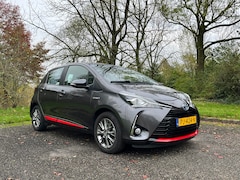 Toyota Yaris - 1.5 Hybrid Design Red Eerste eigenaar / Volledig dealer onderhouden