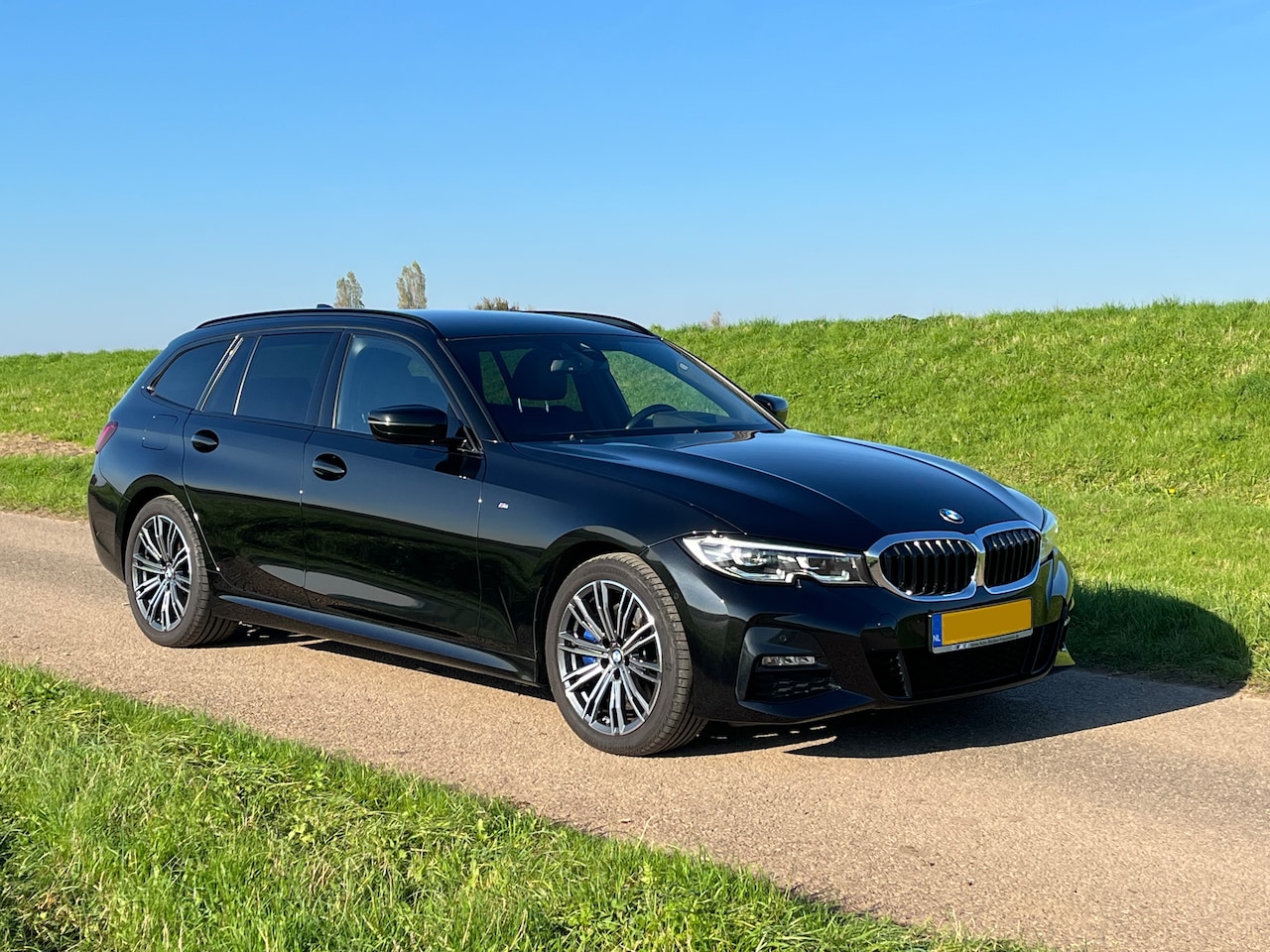 BMW 3-serie Touring - 330e High Executive - AutoWereld.nl