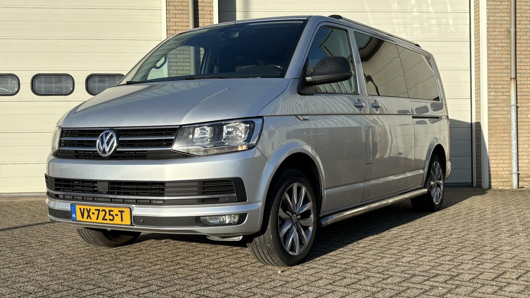 Volkswagen Transporter - 2.0 TDI L2H1 DC Highline 2.0 TDI L2H1 DC Highline - AutoWereld.nl