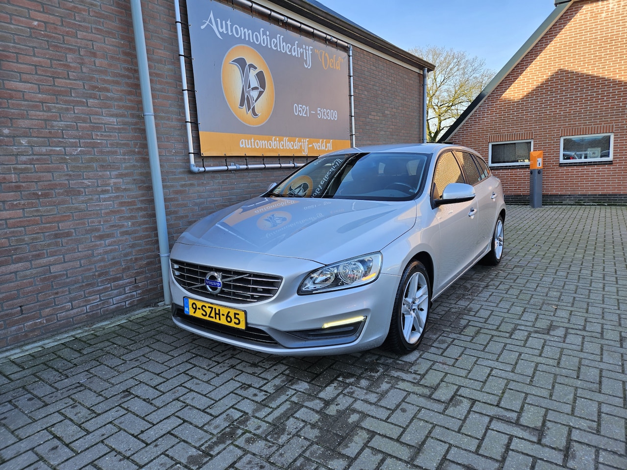 Volvo V60 - 2.0 D4 Kinetic 2.0 D4 Kinetic - AutoWereld.nl