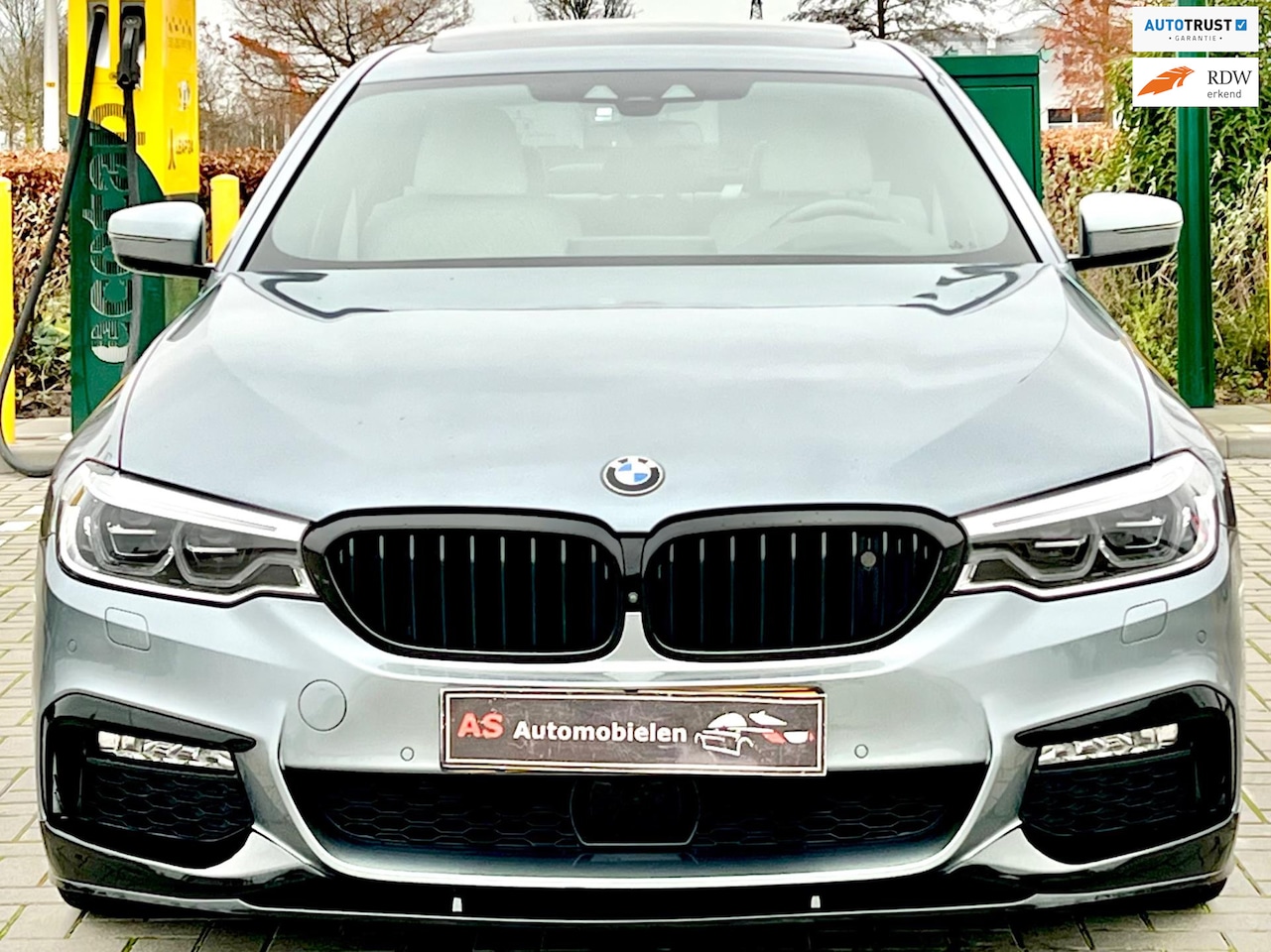 BMW 5-serie - 530e M PAKKET NIGHT VISION/MASSAGE/DAK ALLE OPTIES - AutoWereld.nl