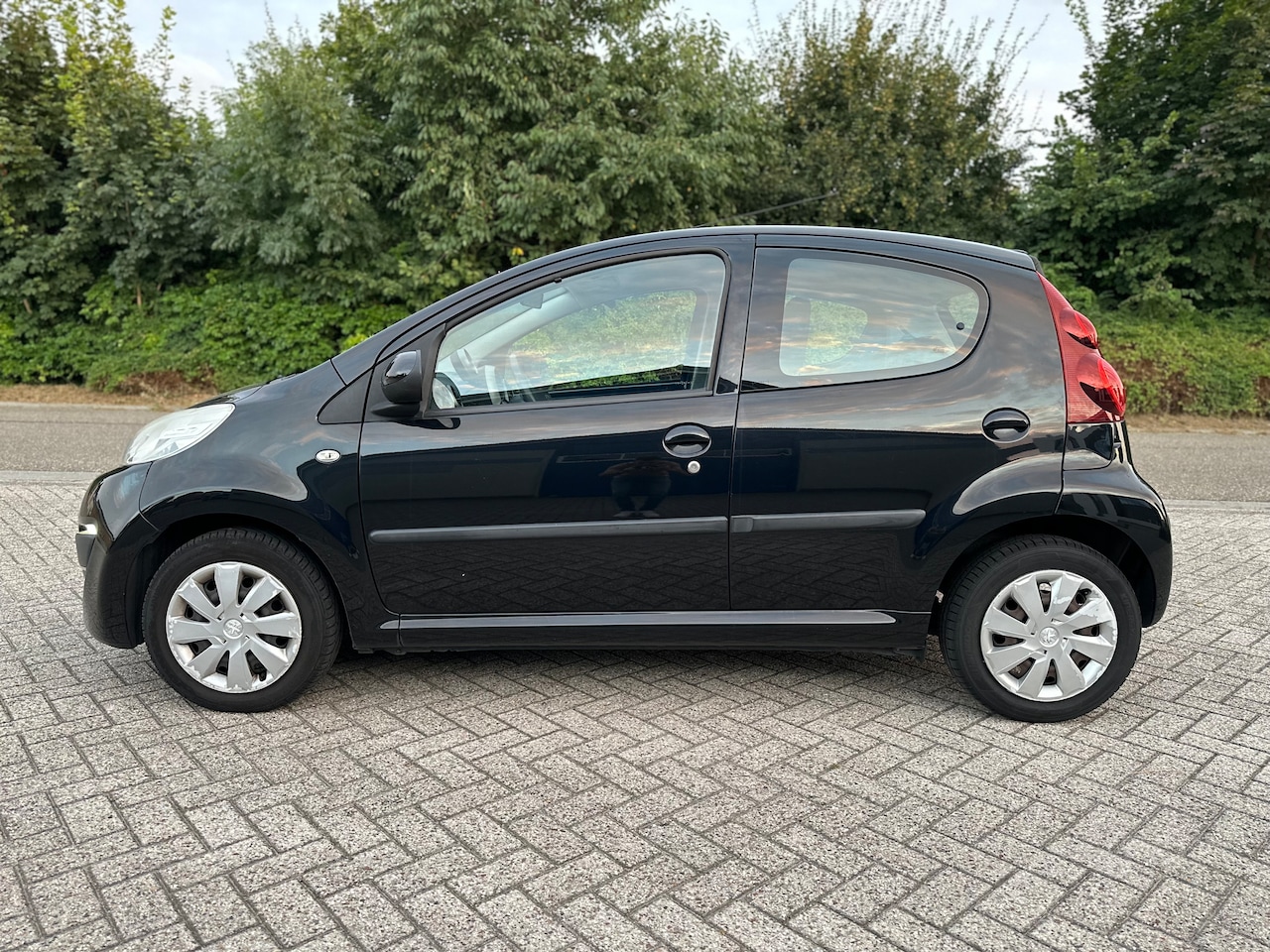 Peugeot 107 - 1.0 Active Airco/ elekt. ramen/Bluetooth - AutoWereld.nl