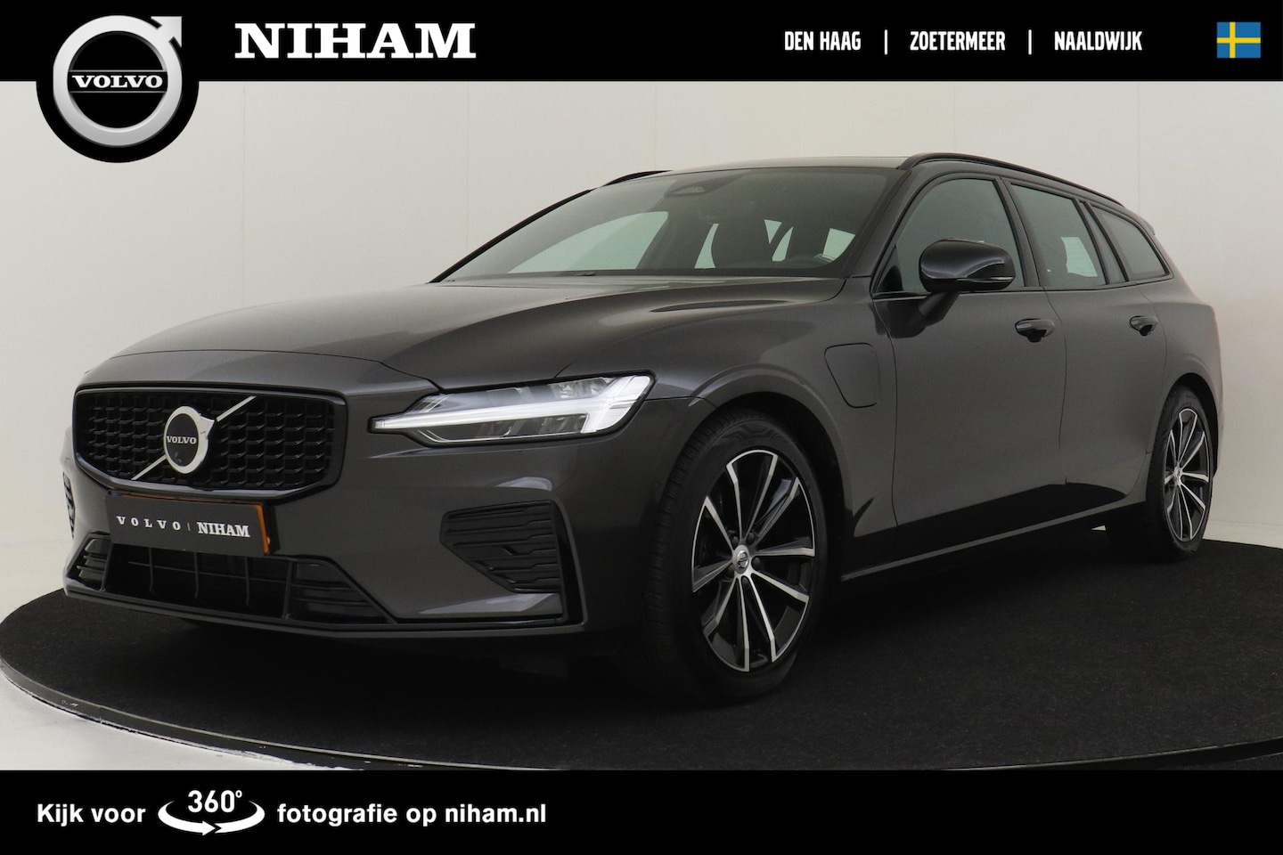 Volvo V60 - T6 PLUG-IN HYBRID AWD PLUS DARK -PANO.DAK|HK-AUDIO|360°CAM|BLIS|TREKHAAK - AutoWereld.nl