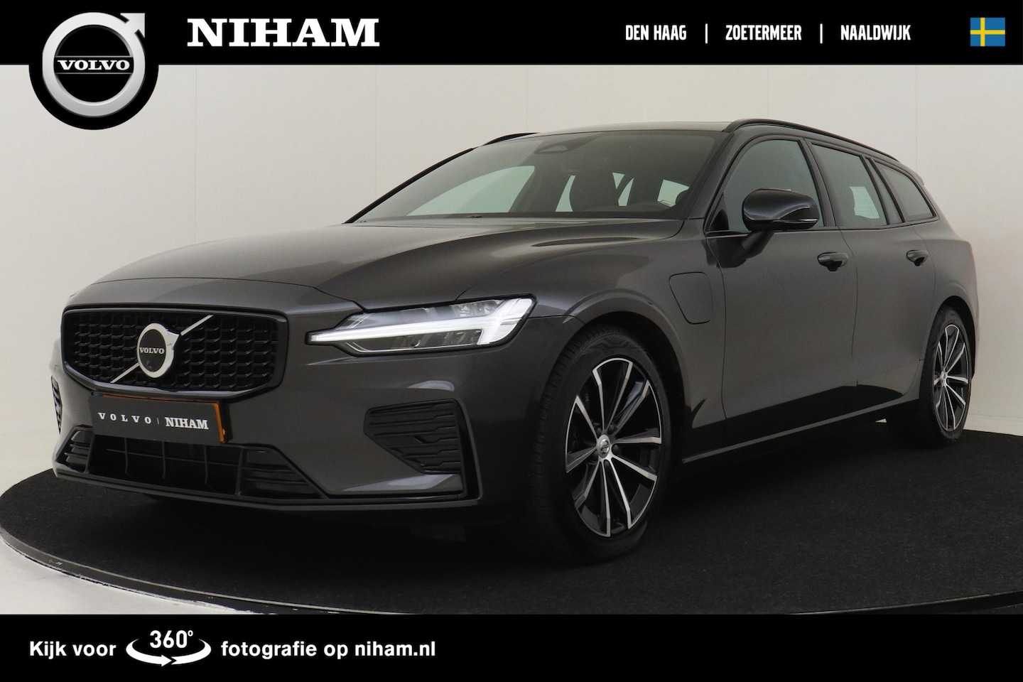 Volvo V60 - T6 PLUG-IN HYBRID AWD PLUS DARK -PANO.DAK|HK-AUDIO|360°CAM|BLIS|TREKHAAK - AutoWereld.nl