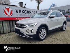 Volkswagen T-Roc - 1.5 TSI Style 17"/Trekhaak/IQ Light/Dodehoek/Keyless/Camera/Elektrische klep/Stoelverwarmi