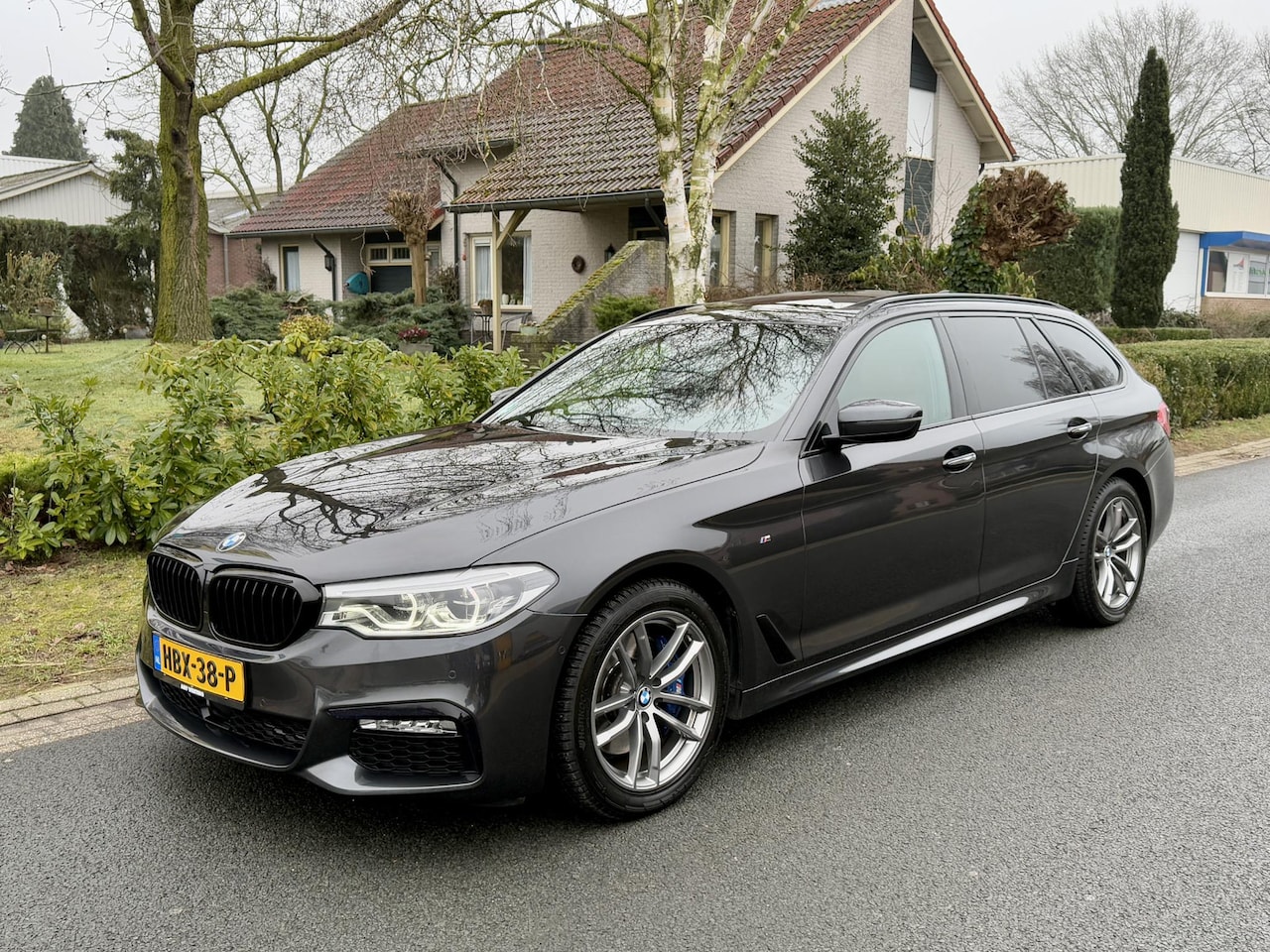 BMW 5-serie - 530i Xdrive 252PK M-Sport Automaat•Pano•Leder - AutoWereld.nl