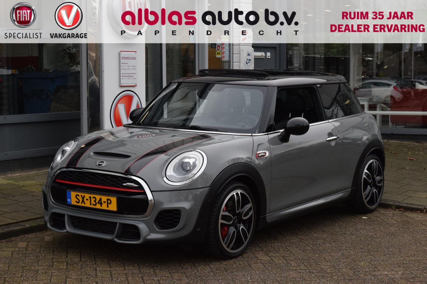 MINI John Cooper Works - Mini 2.0 JCW 231pk|Dak|Leer|HK|Camera|18" Mini Mini 2.0 John Cooper Works Chili - AutoWereld.nl