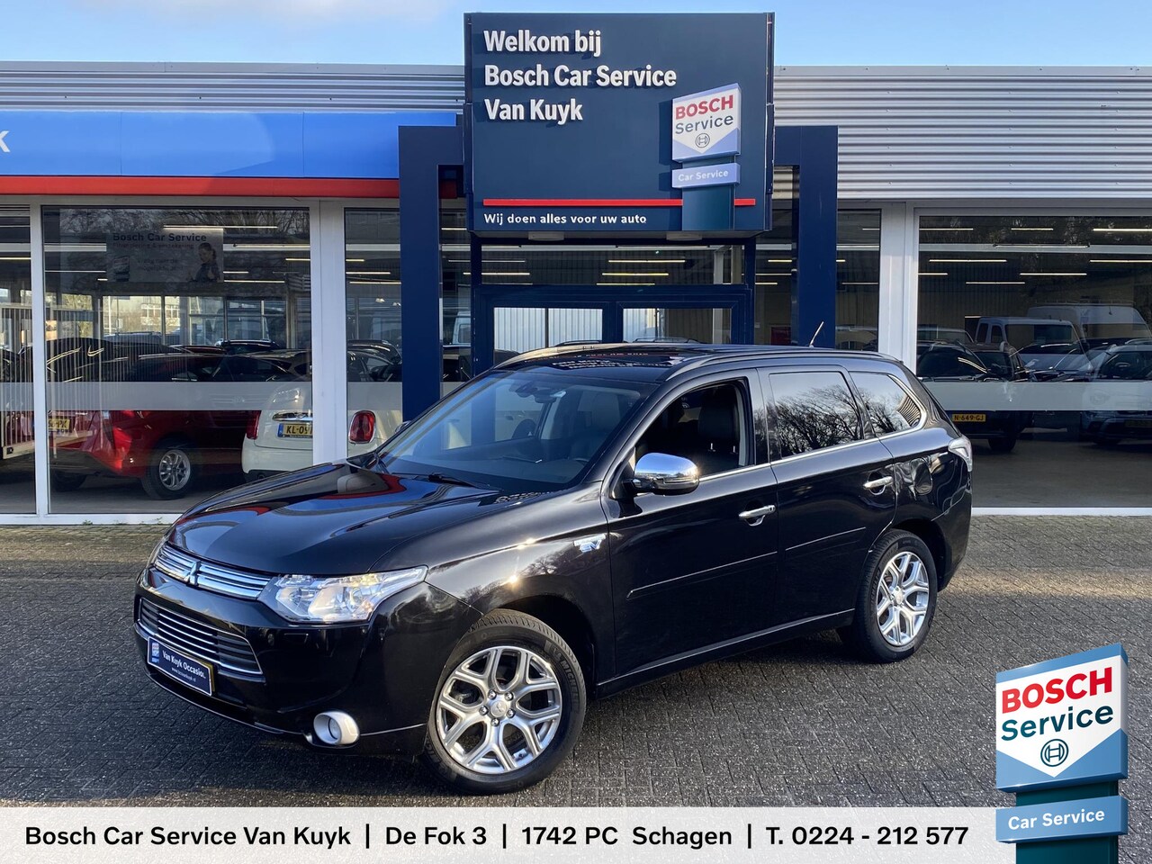 Mitsubishi Outlander - 2.0 PHEV Instyle / Automaat / NL-Auto / 189 PK / Schuif-kantel Dak / Stoelverwarming / App - AutoWereld.nl