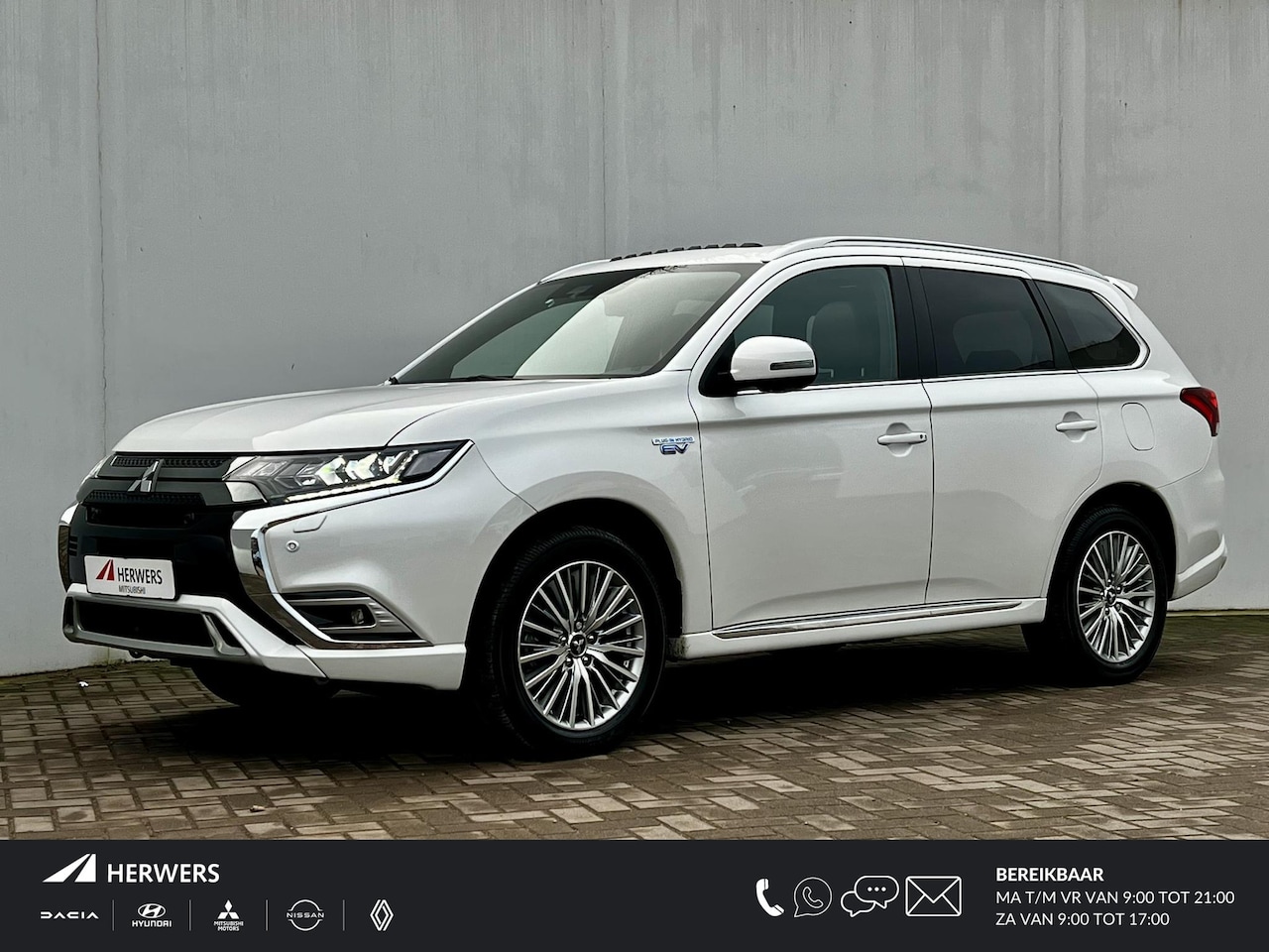 Mitsubishi Outlander - 2.4 PHEV Instyle Automaat / Trekgewicht 1.500 kg  / Leder / Schuifdak / Adaptieve CC / Nav - AutoWereld.nl