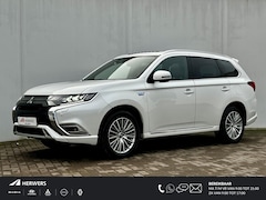 Mitsubishi Outlander - 2.4 PHEV Instyle Automaat / Trekgewicht 1.500 kg / Leder / Schuifdak / Adaptieve CC / Navi