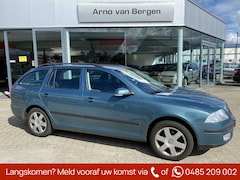 Skoda Octavia Combi - 1.6 FSI Elegance, clima, cruisecontrol, pdc, trekhaak