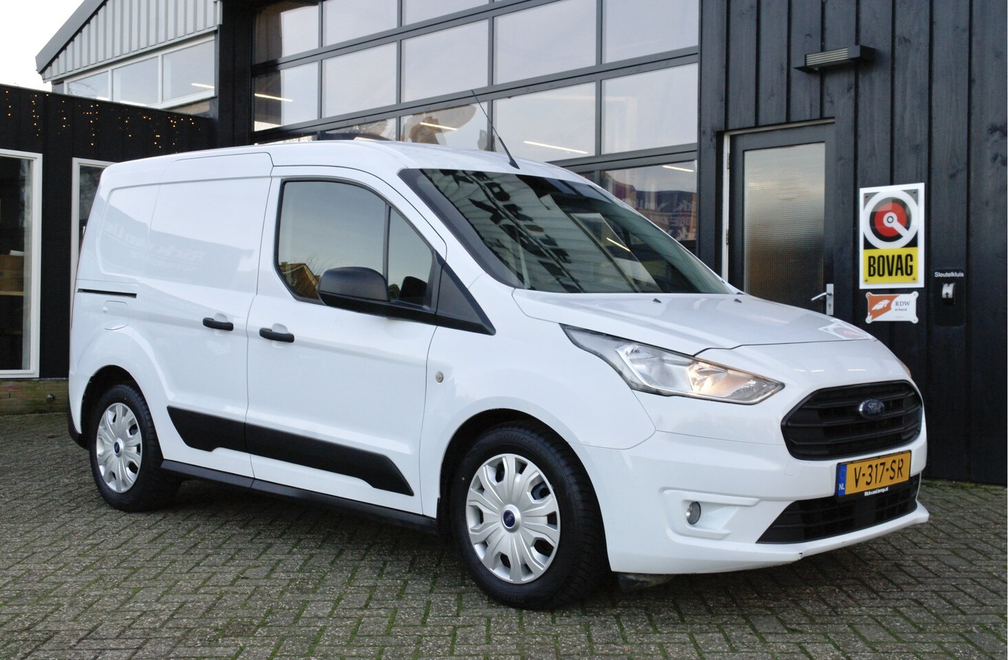 Ford Transit Connect - 1.5 EcoBlue L1 Trend | NL-Auto | Airco | 3-Zits | Cruise | Trekhaak - AutoWereld.nl