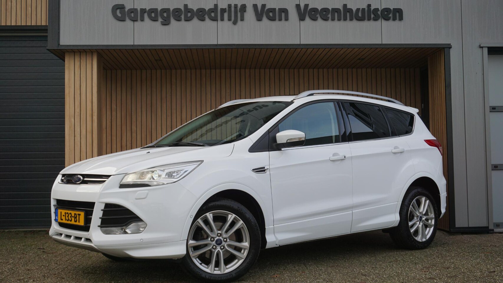 Ford Kuga - 1.5 150PK Titanium Styling Pack Pano.Dak Groot Navi A-Camera Keyless Trekhaak 18inch LM Xe - AutoWereld.nl