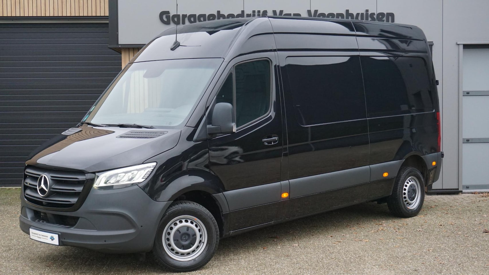 Mercedes-Benz Sprinter - 315 1.9 CDI 150pk Aut. L2H2 FWD 3-Zits Leder 360-View & Mbux-10 LED Navi DAB Clima *Comple - AutoWereld.nl