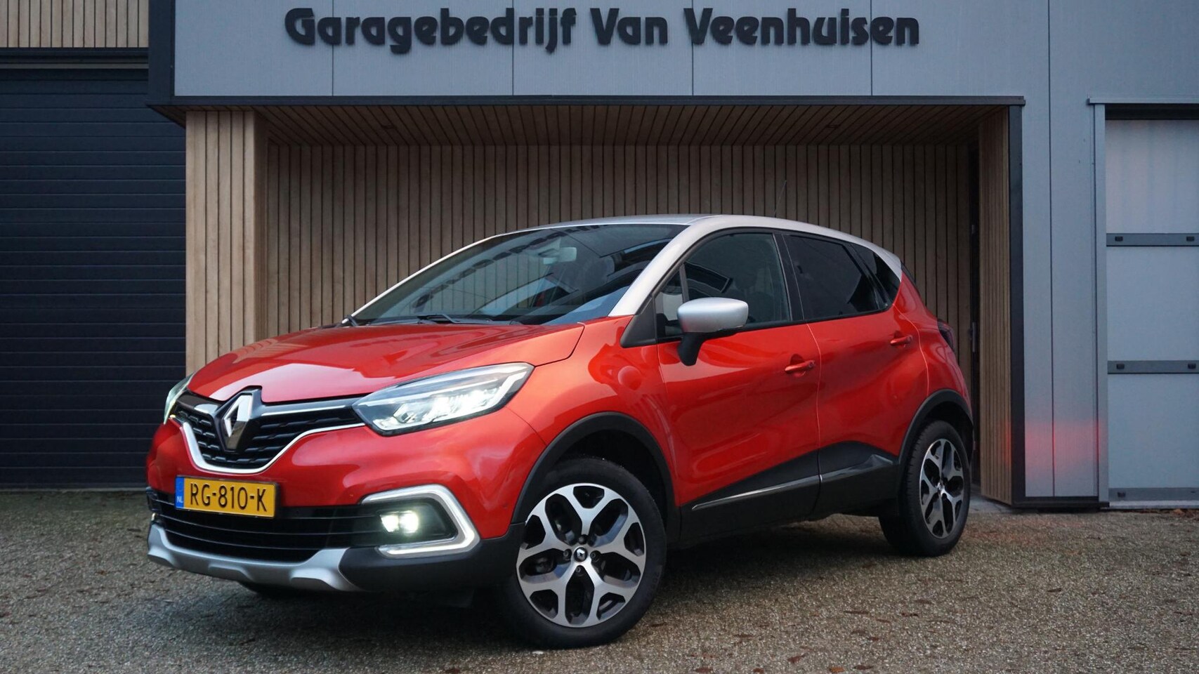 Renault Captur - 0.9 90pk TCe Intens Navi Keyless LED 17inch LM Clima 29085km! *NL auto* 1e Eigenaar! - AutoWereld.nl