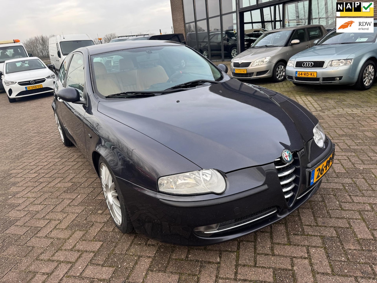 Alfa Romeo 147 - 1.6 T.Spark Lusso 1.6 T.Spark Lusso, Cruise, Cam, Sport, 3drs, Geen import, Nap! - AutoWereld.nl