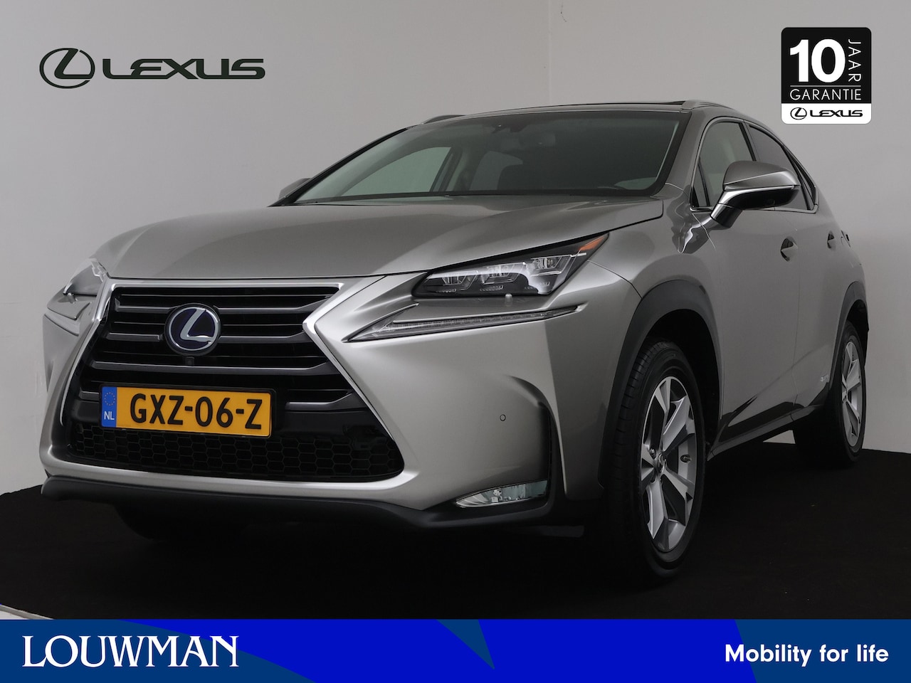 Lexus NX - 300h AWD President Line Limited | 360 Camera | Schuif/kanteldak | LM velgen | Stoelverwarm - AutoWereld.nl