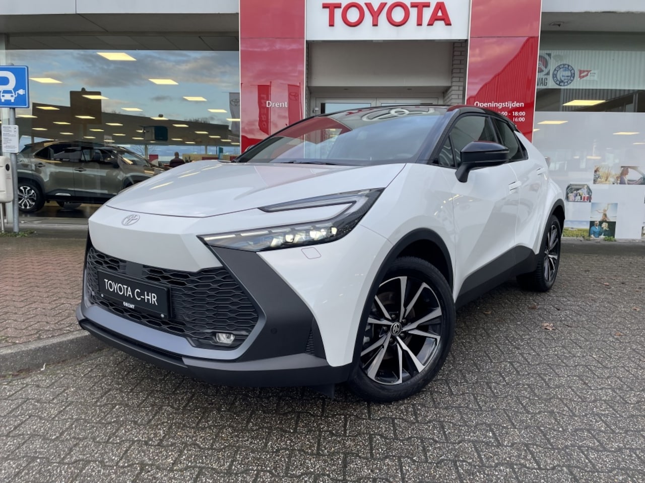 Toyota C-HR - 2.0 PHEV 220 First Edition | Navi | Sensoren v/a | Dodehoek | - AutoWereld.nl