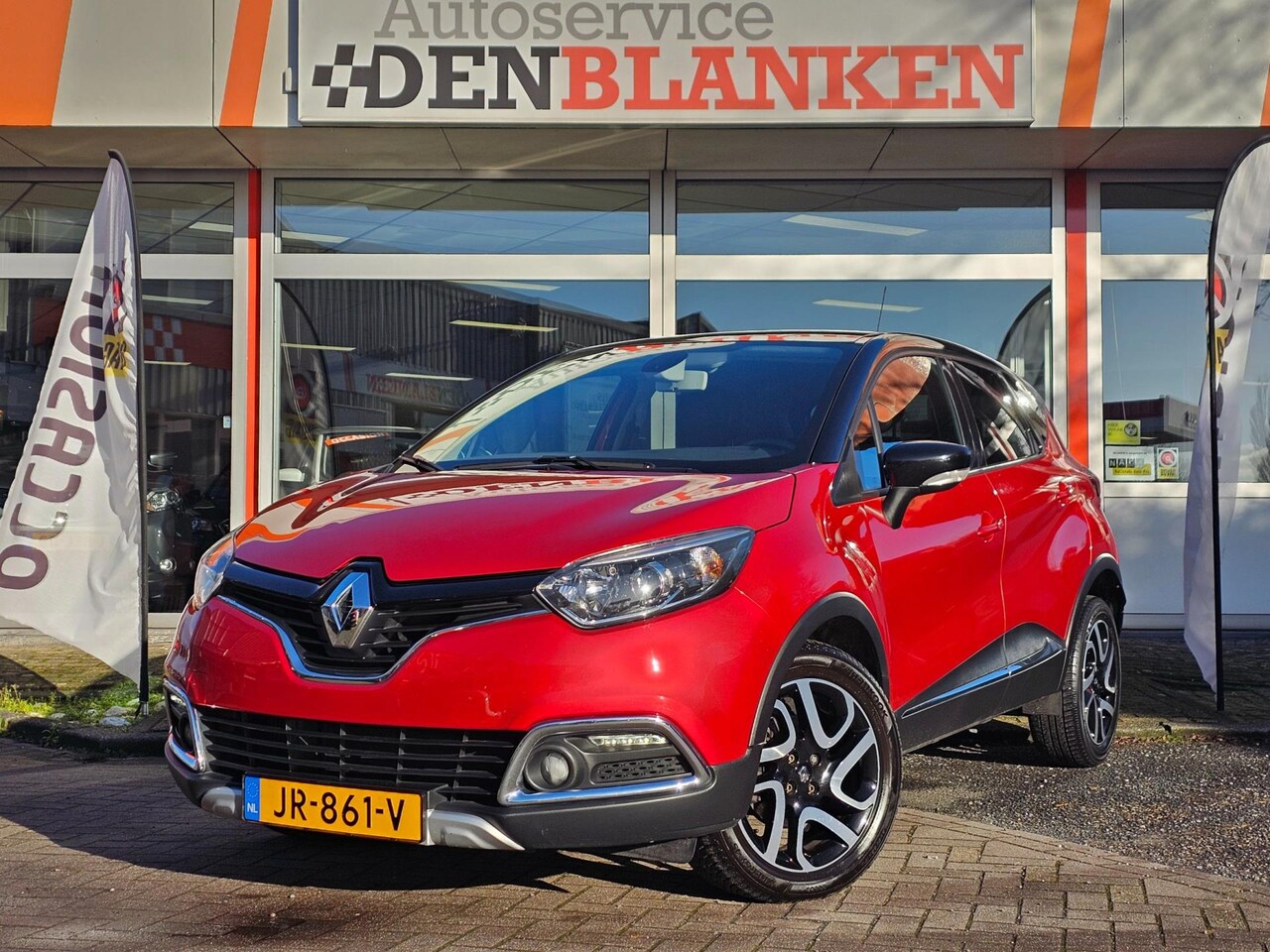 Renault Captur - 1.2 TCe Xmod Automaat BJ.2016 / Navigatie / Leder / Climate Control / Camera / 17"Lmv !! - AutoWereld.nl