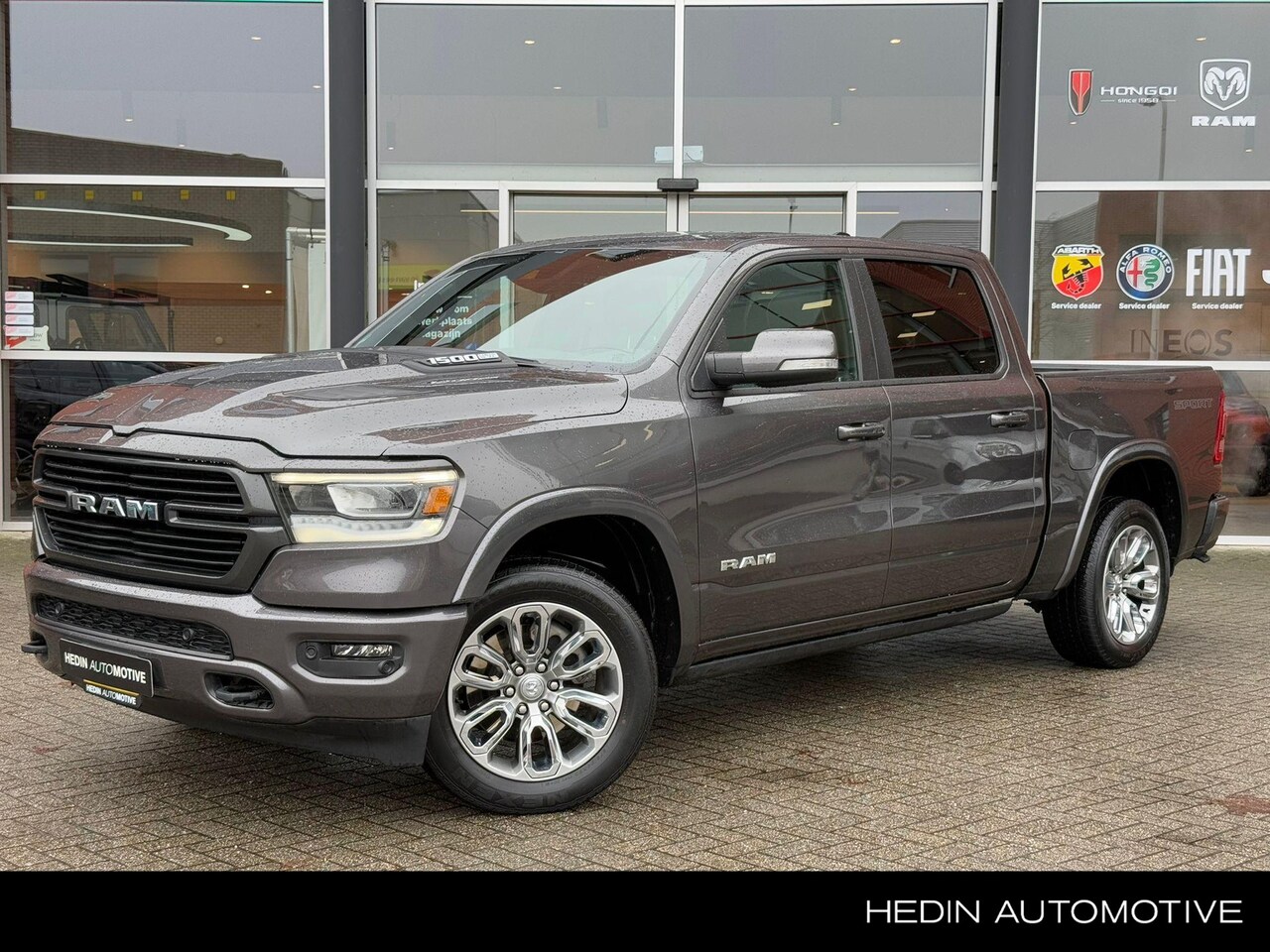 Dodge Ram 1500 - 5.7 V8 4x4 Laramie | Luchtvering | Elektronische Side Steps | LPG | Trekhaak - AutoWereld.nl