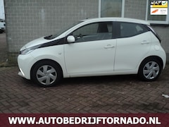 Toyota Aygo - 1.0 VVT-i x-play 5drs airco navi bj2015