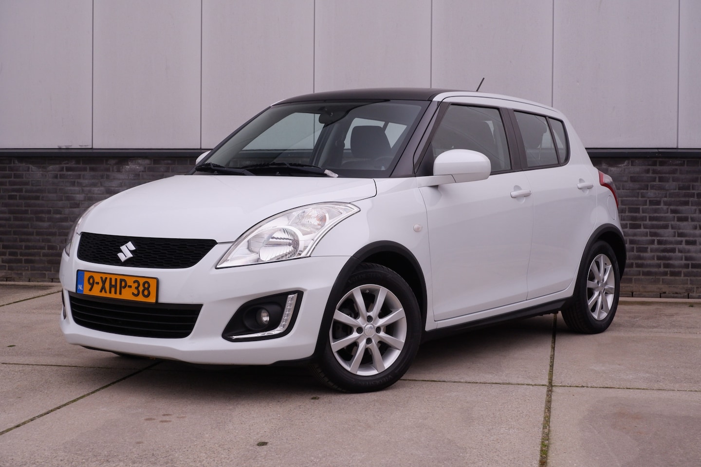 Suzuki Swift - 1.2 Dynamic | Trekhaak | Cruise | Airco | NAP - AutoWereld.nl