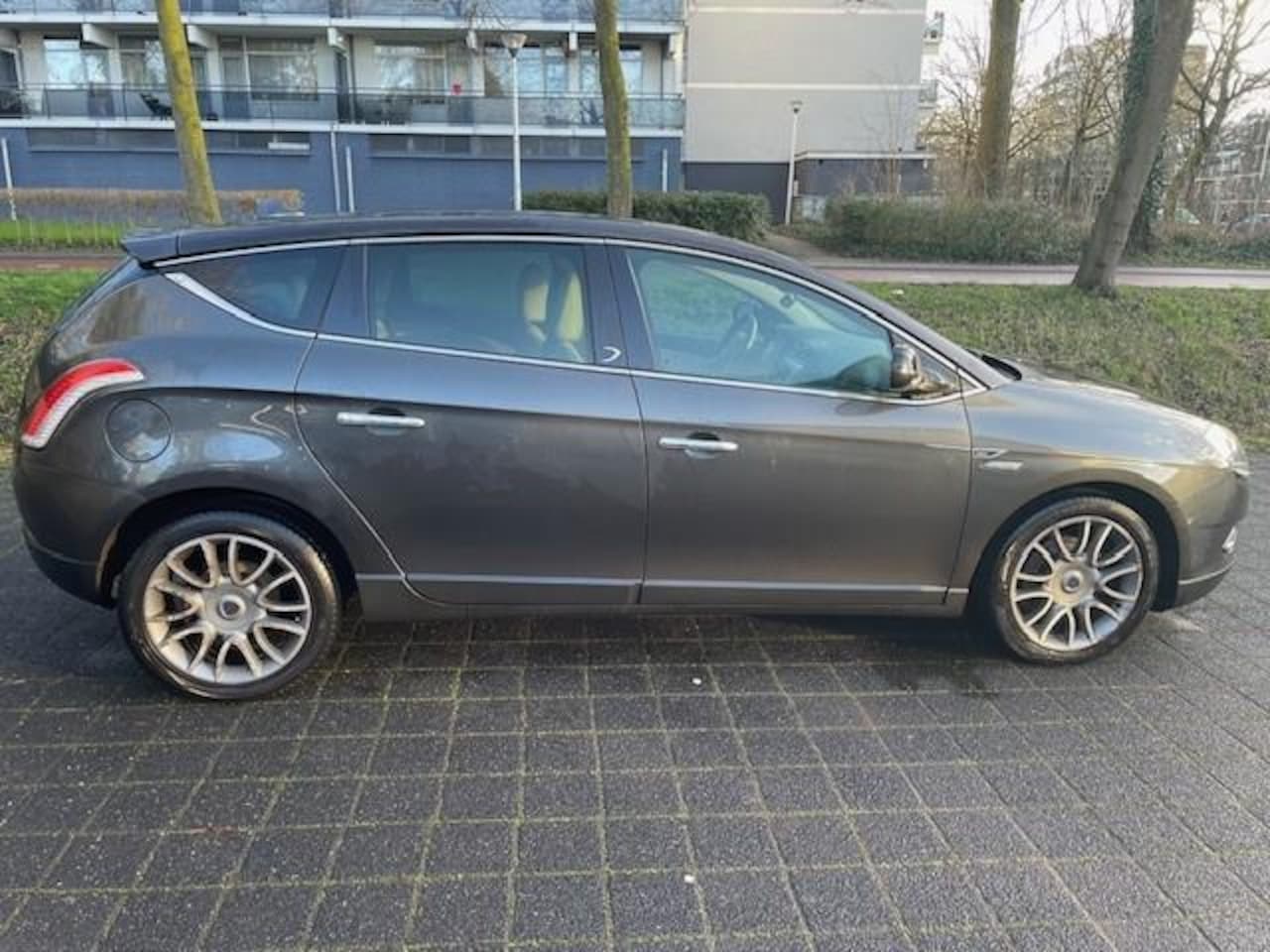 Lancia Delta - 1.4-16V Platino / Leer / Airco / NAP / Onderhoud aanwezig - AutoWereld.nl