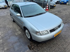 Audi A3 - automaat 1.6 Ambiente