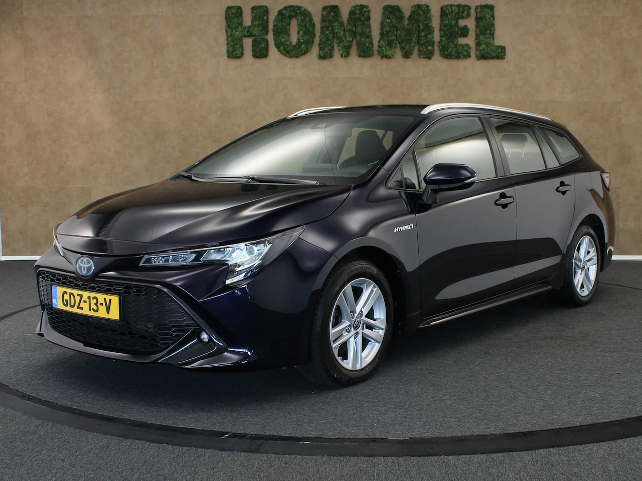 Toyota Corolla Touring Sports - 1.8 Hybrid Business - AUTOMATISCHE AIRCO - APPLE CARPLAY / ANDROID AUTO - ACHTERRUITRIJCAM - AutoWereld.nl