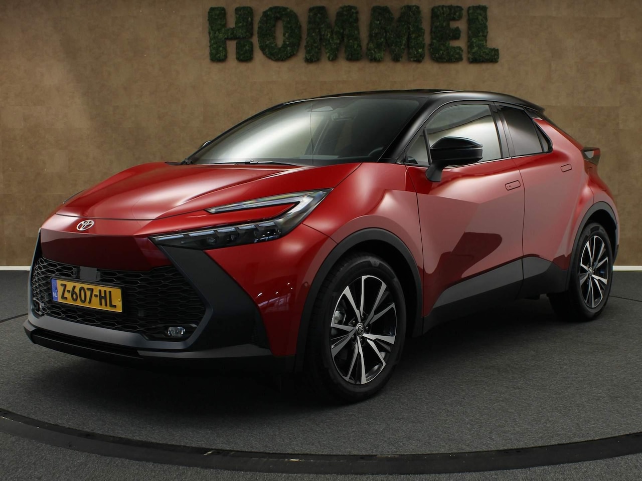 Toyota C-HR - 1.8 Hybrid 140 First Edition - ORIGINEEL NEDERLANDSE AUTO - NAVIGATIE - DODEHOEK DETECTIE - AutoWereld.nl