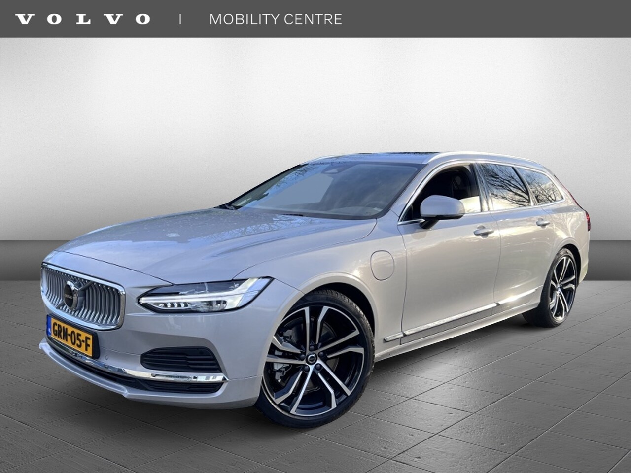 Volvo V90 - 2.0 T6 AWD + Bright | Schuif-/Kanteldak | Demo deal | 20" LMV - AutoWereld.nl