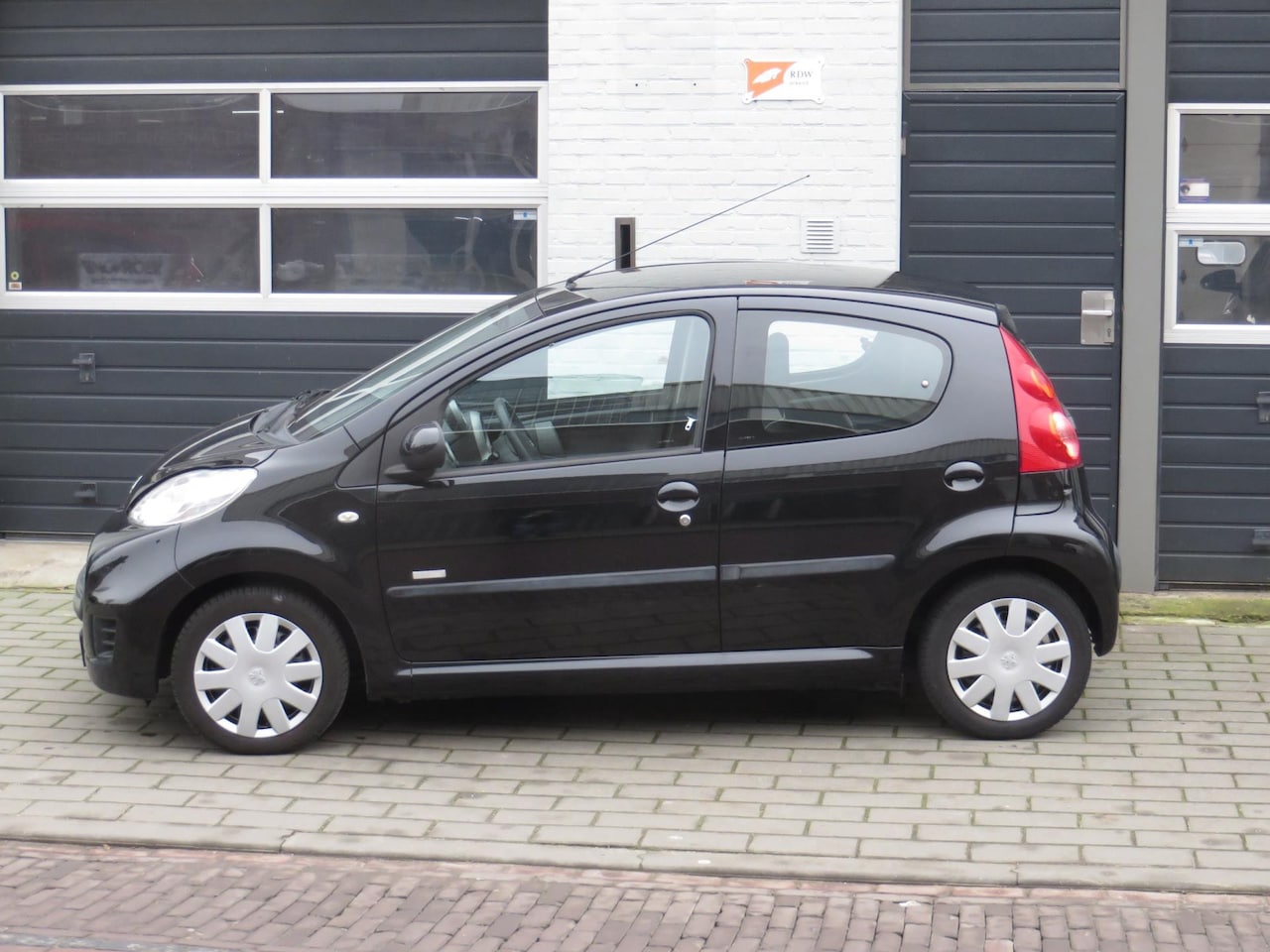 Peugeot 107 - 1.0-12V Millesim 200 1.0-12V Millesim 200 - AutoWereld.nl