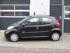 Peugeot 107 - 1.0-12V Millesim 200