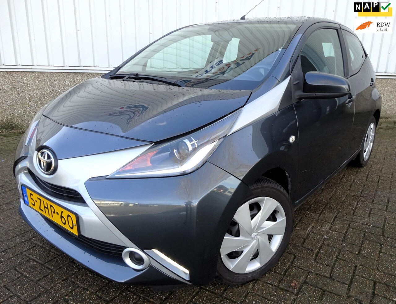 Toyota Aygo - 1.0 VVT-i x-play / Goed onderhouden en zeer netjes - AutoWereld.nl