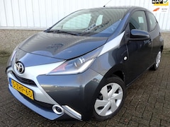 Toyota Aygo - 1.0 VVT-i x-play / Goed onderhouden en zeer netjes