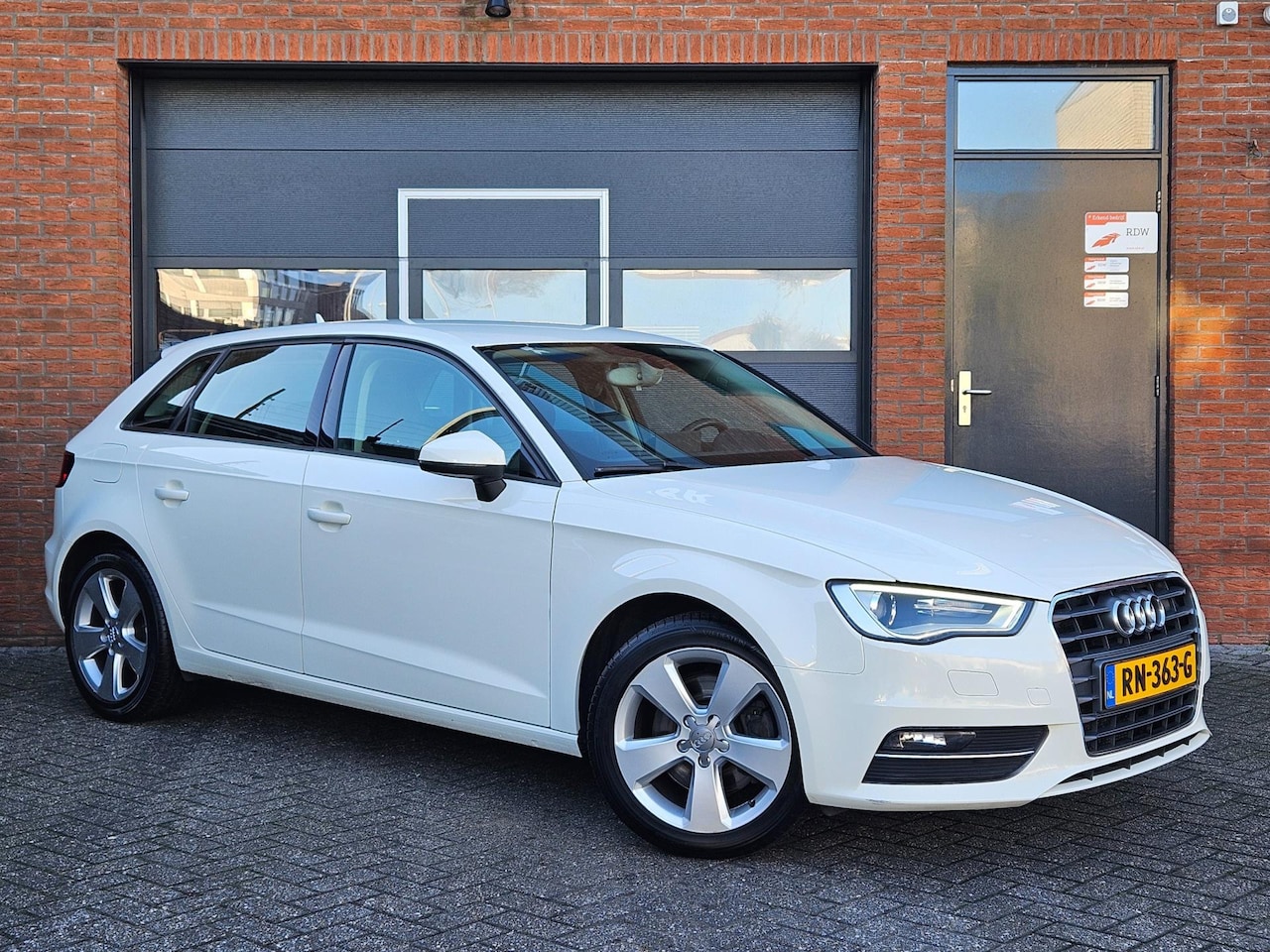 Audi A3 Sportback - 1.8 TFSI Ambition Xenon Navi Stoelverwarming 17" - AutoWereld.nl