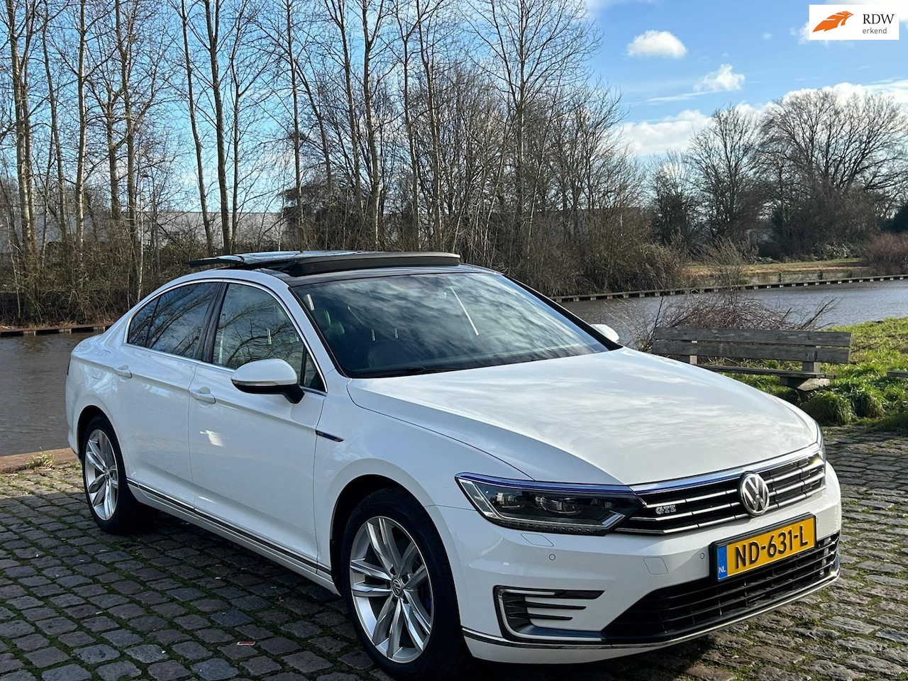 Volkswagen Passat - 1.4 TSI GTE Connected Series Plus Nieuw staat Automaat dealer onderhouden panorama dak sto - AutoWereld.nl