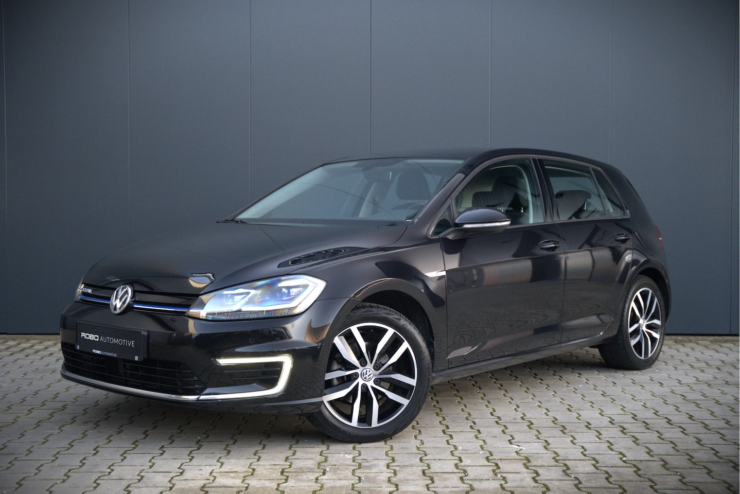 Volkswagen e-Golf - E-DITION | Virtual | NAP | Keyless | Apple Carplay | LED | Ambiance Verlichting | BTW | Ad - AutoWereld.nl