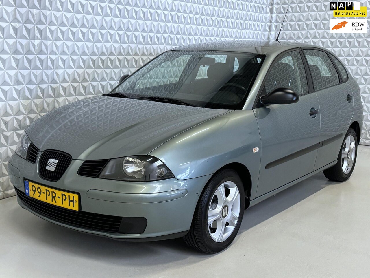 Seat Ibiza - 1.4-16V Reference Airco AUTOMAAT (2004) - AutoWereld.nl