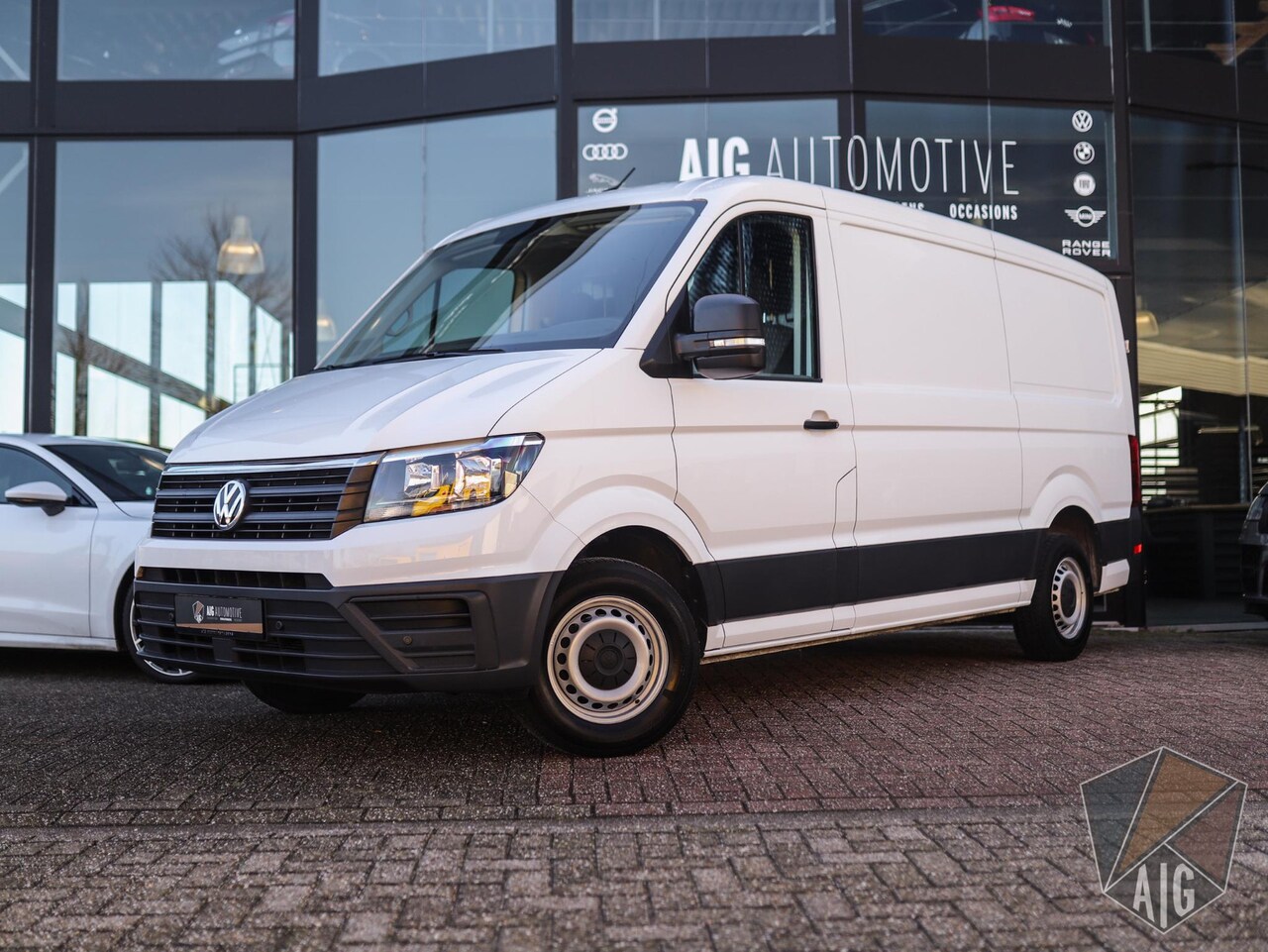 Volkswagen Crafter - 35 2.0 TDI L3H3 Trendline | Carplay | PDC | Airco | Multifunc. Stuurwiel - AutoWereld.nl