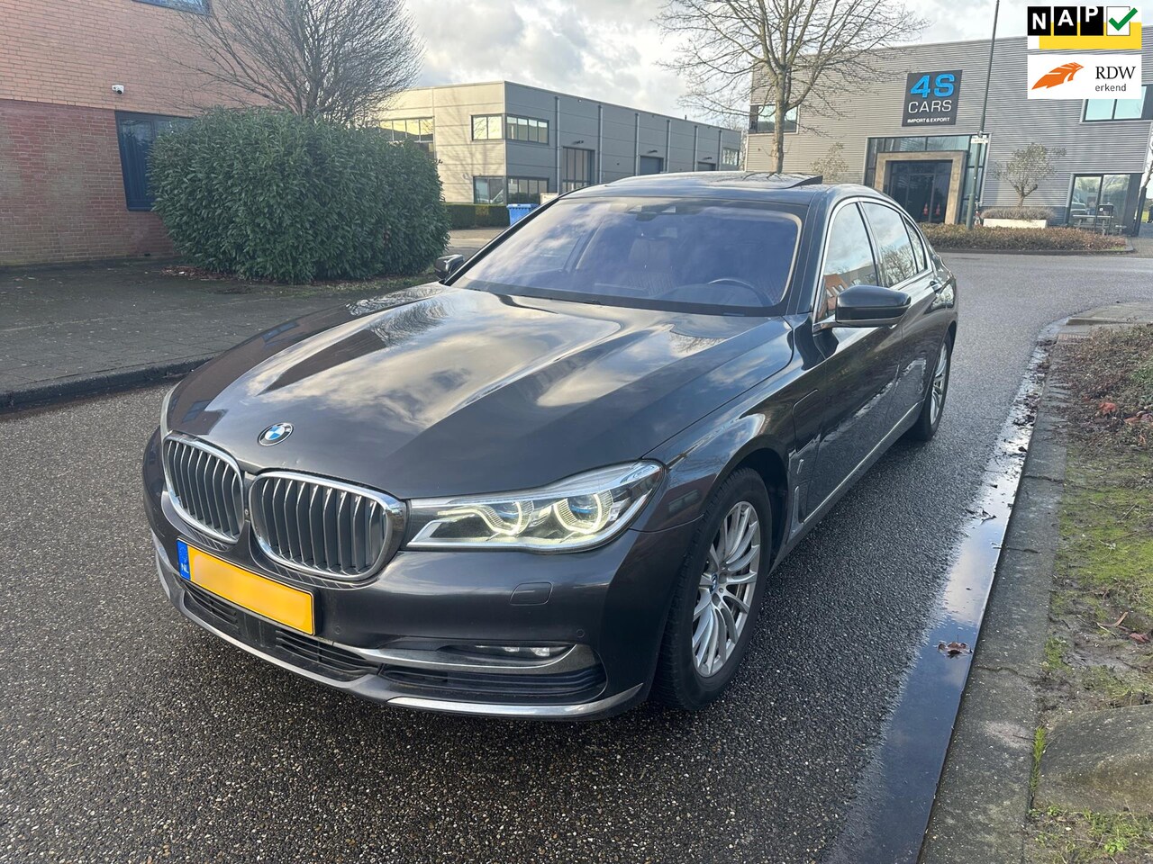 BMW 7-serie - 740 LWB I-Performance / INTERIEUR ALS NIEUW / FULL OPTIONS! - AutoWereld.nl